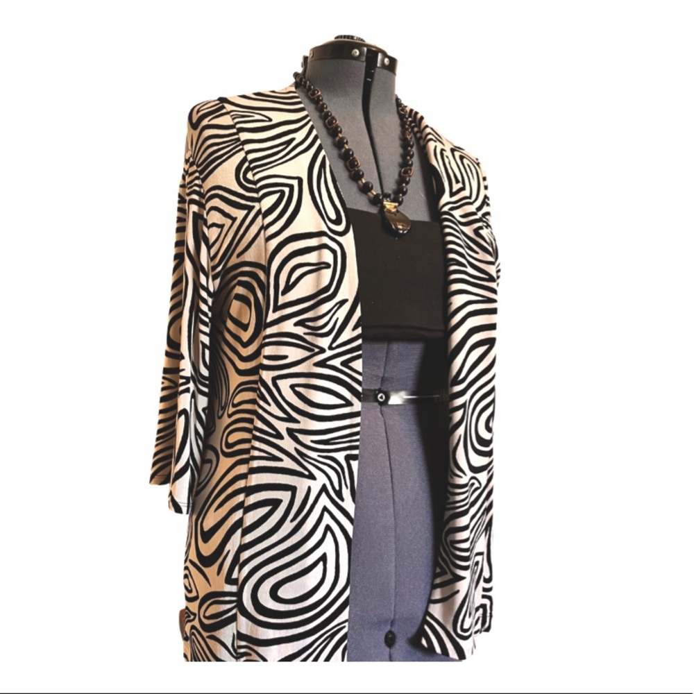 Black and White Patterned Blazer size 2X (Size 3 Chico Size)